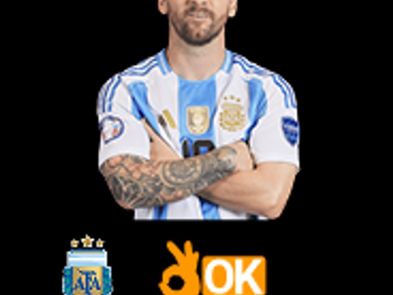 Hình ảnh người chơi Poker tập trung phân tích bài tại Bong789